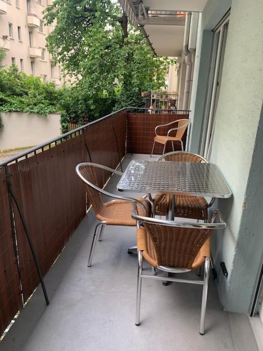 2 Bedroom Near And Centre - D5